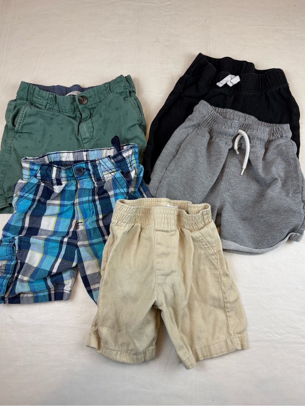 Kids Five-Pack Short Bundle Green Black Gray Blue Plaid Tan Size 4T